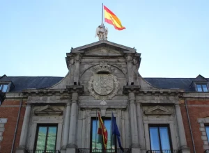 Хосе Мануэль Альбарес потребовал от США уважения после заявлений Трампа